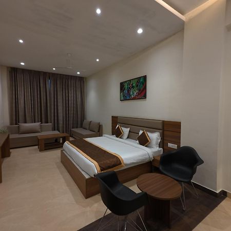 Hotel Neelam Orchid à Kanpur Extérieur photo
